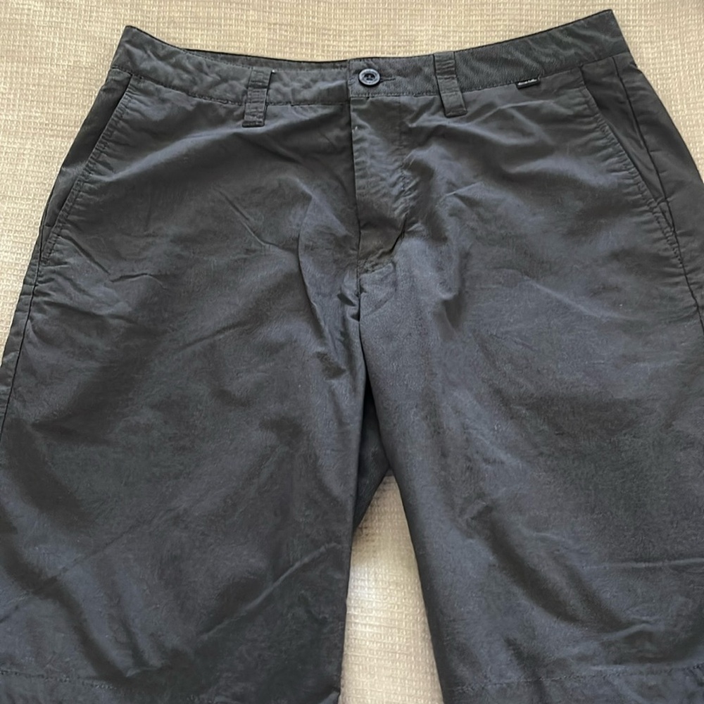 Travis Mathew men’s shorts, charcoal, size 32